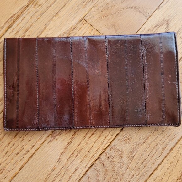 Eel Skin Elegance Reddish Brown Eel Skin Bi Fold Wallet Soft & Functional - Picture 1 of 12